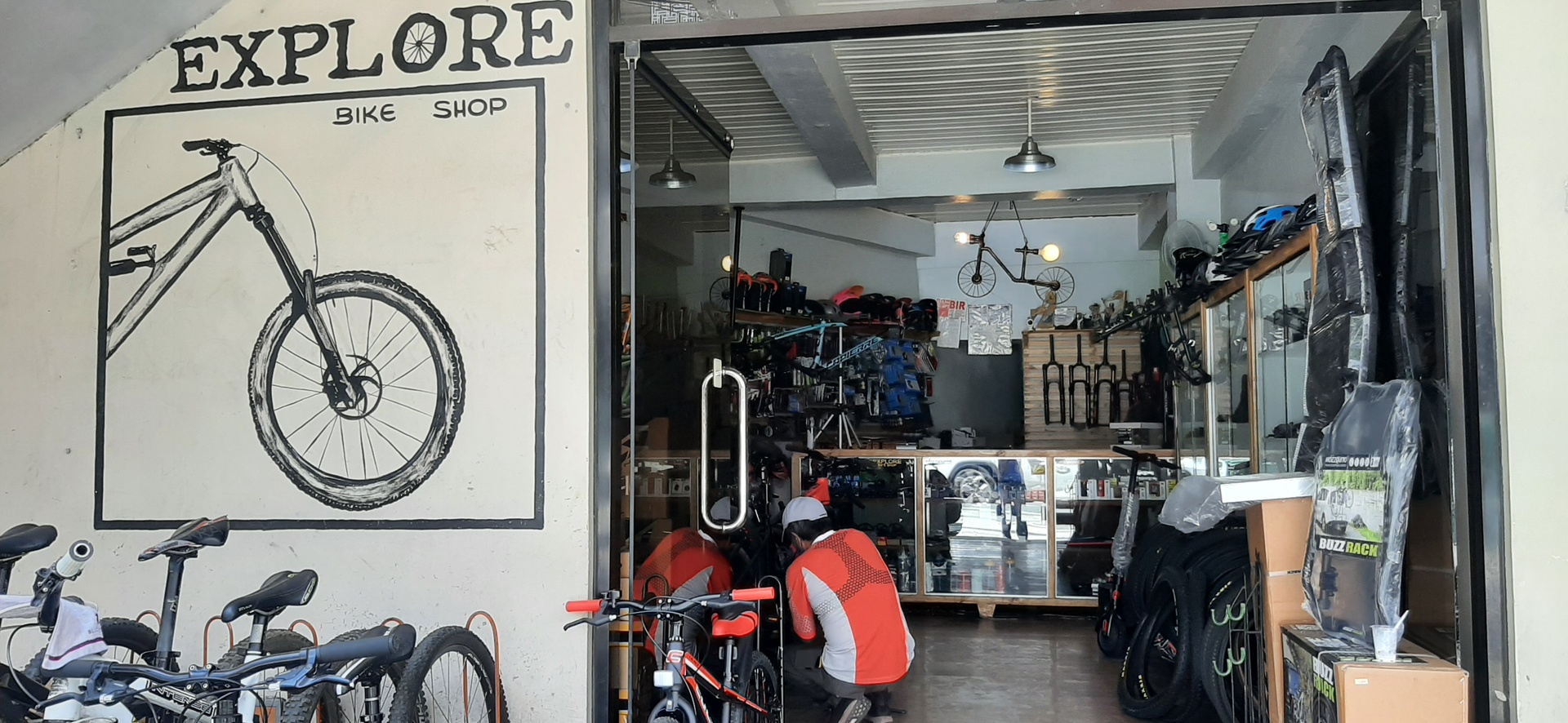 EXPLORE BIKE SHOP