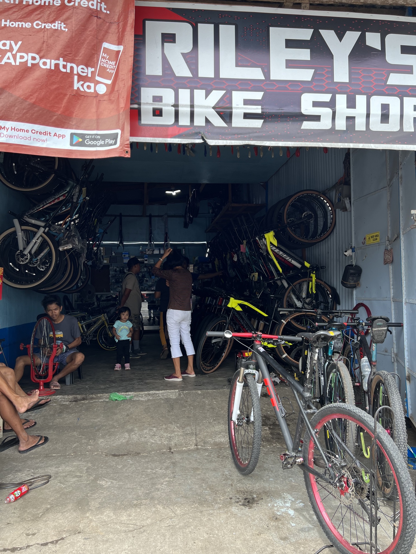 RILEY’S BIKE SHOP